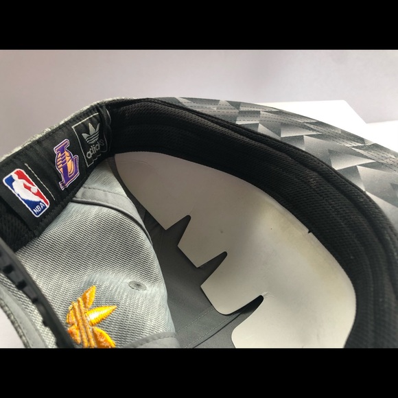 Los Angeles Lakers SnapBack by adidas - Picture 3 of 5